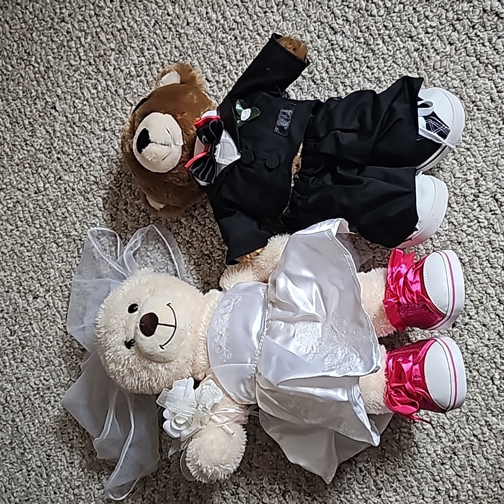 *A set of wedding Build A bears